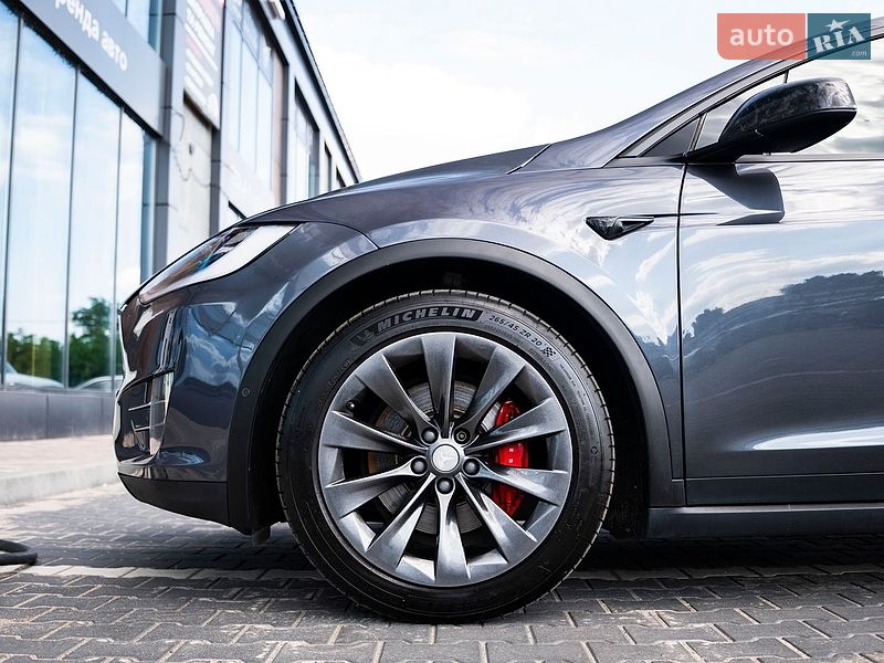Позашляховик / Кросовер Tesla Model X 2018 в Києві