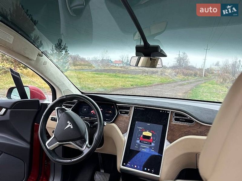 Позашляховик / Кросовер Tesla Model X 2016 в Дубні