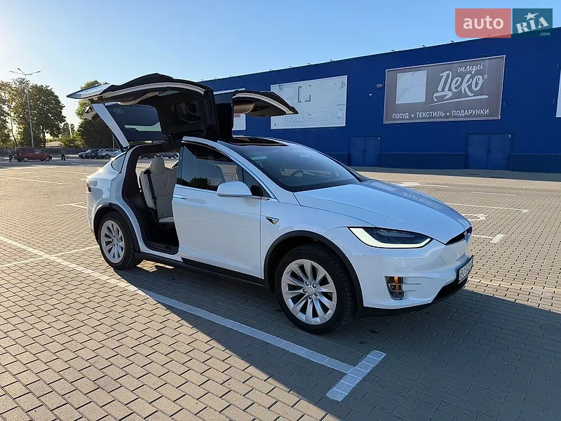 Tesla Model X 2020