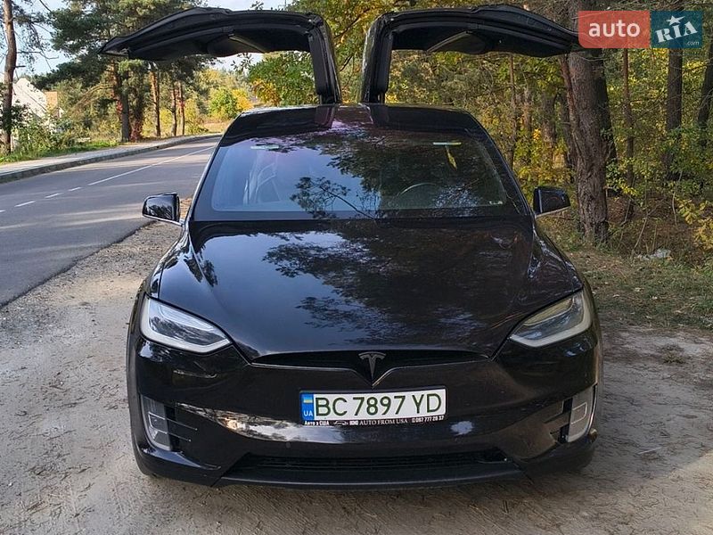 Внедорожник / Кроссовер Tesla Model X 2016 в Новояворовске