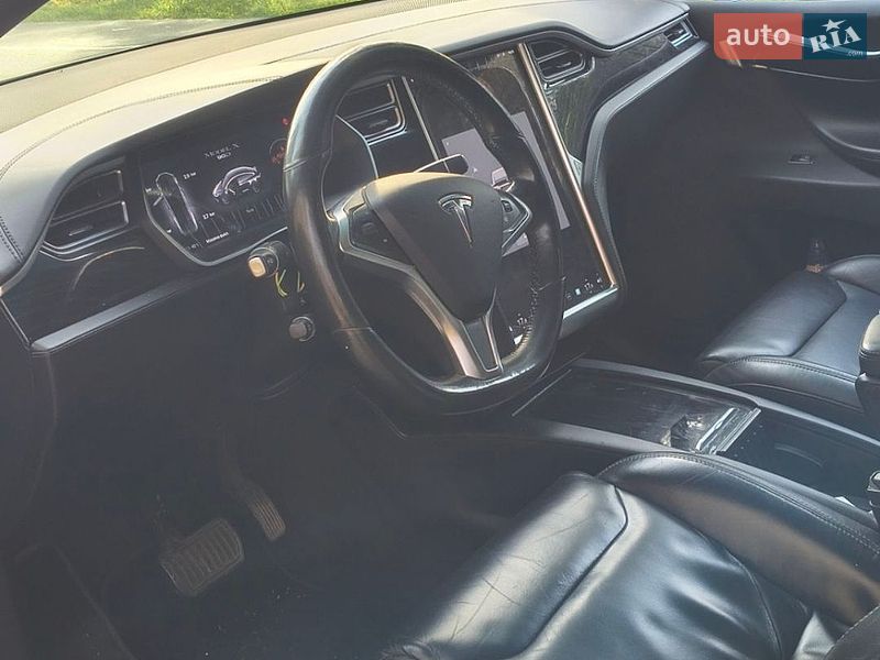Внедорожник / Кроссовер Tesla Model X 2016 в Новояворовске