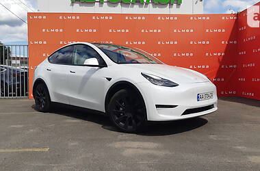 Седан Tesla Model Y 2020 в Киеве