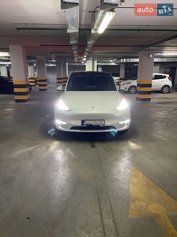 Tesla Model Y 2020