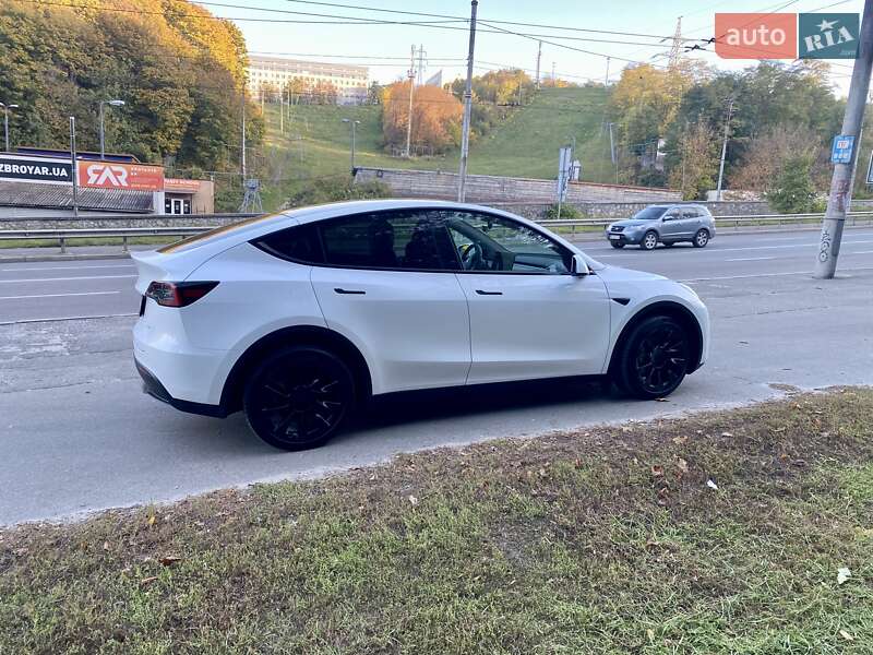 Внедорожник / Кроссовер Tesla Model Y 2022 в Киеве