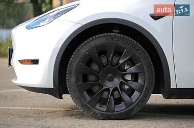 Внедорожник / Кроссовер Tesla Model Y 2021 в 