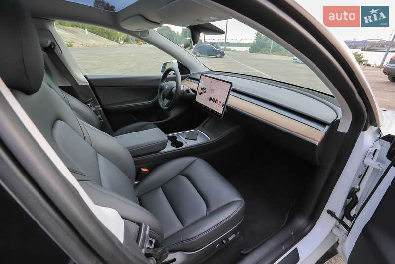 Внедорожник / Кроссовер Tesla Model Y 2021 в Киеве