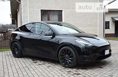 Седан Tesla Model Y 2021 в 