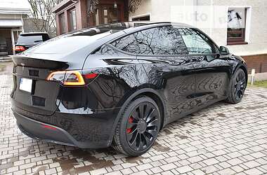 Седан Tesla Model Y 2021 в 