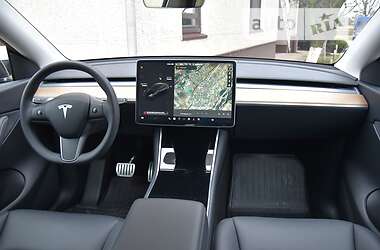 Седан Tesla Model Y 2021 в 