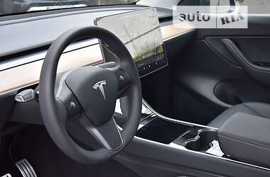 Седан Tesla Model Y 2021 в 
