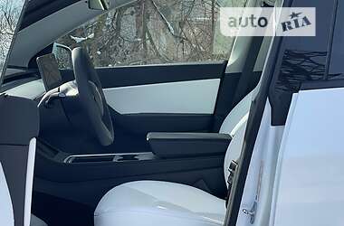 Внедорожник / Кроссовер Tesla Model Y 2021 в 