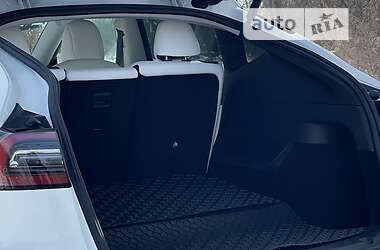 Внедорожник / Кроссовер Tesla Model Y 2021 в 
