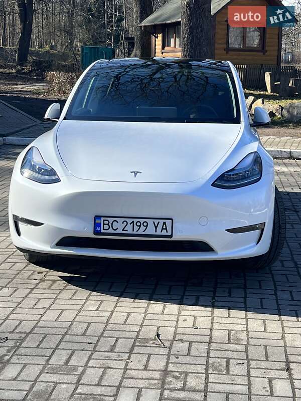 Tesla Model Y 2021