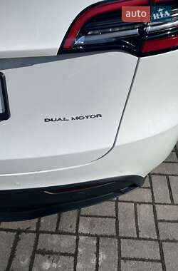 Универсал Tesla Model Y 2021 в 