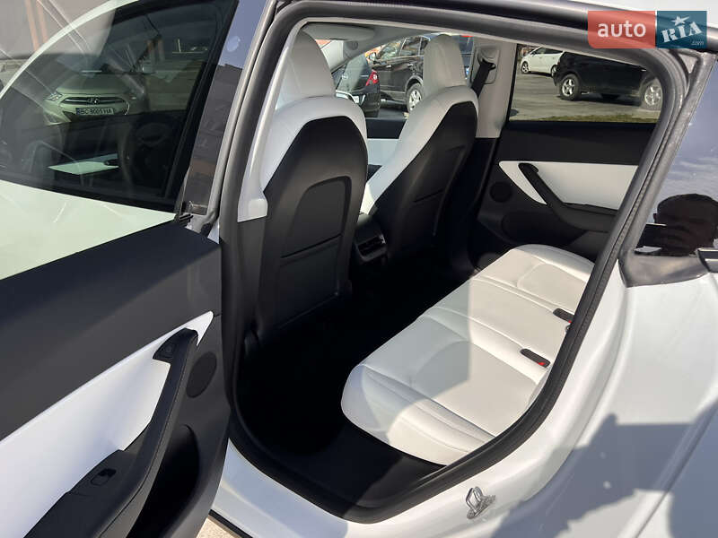 Внедорожник / Кроссовер Tesla Model Y 2021 в Львове
