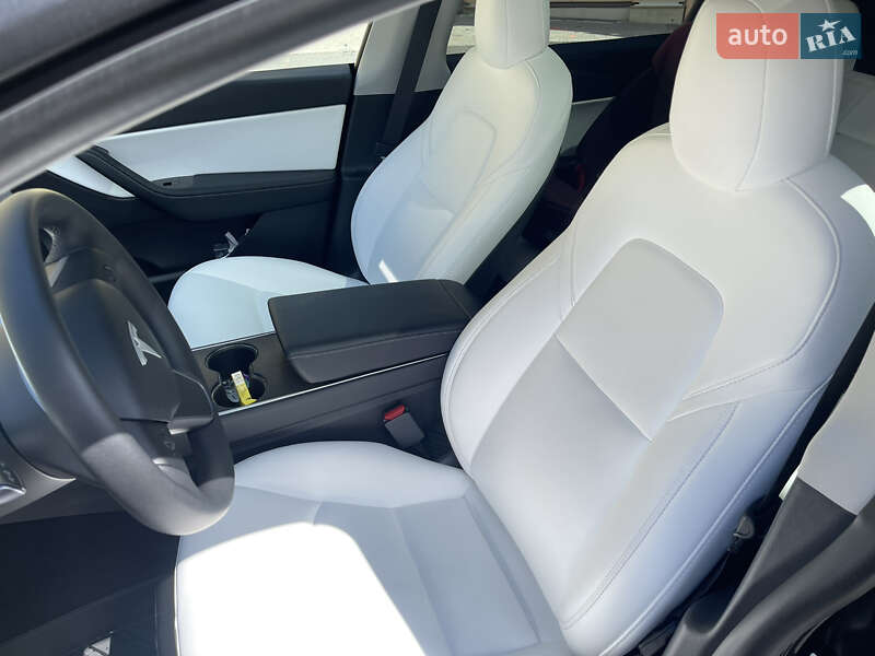 Внедорожник / Кроссовер Tesla Model Y 2020 в Киеве