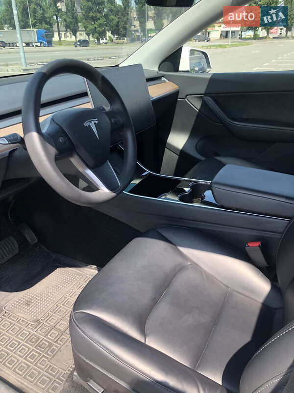 Внедорожник / Кроссовер Tesla Model Y 2020 в Киеве
