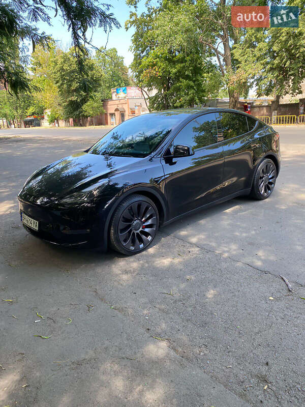 Внедорожник / Кроссовер Tesla Model Y 2021 в 