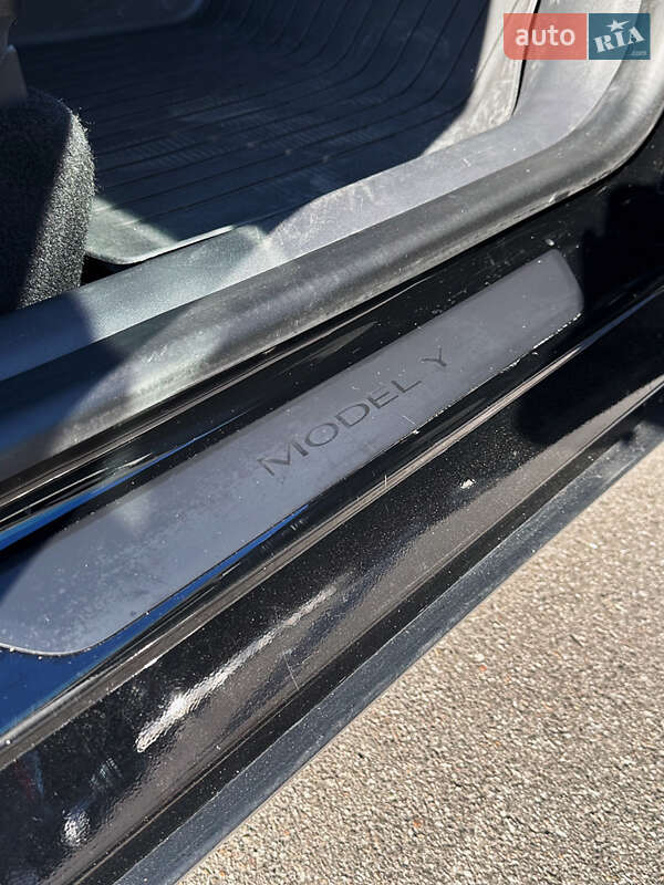 Внедорожник / Кроссовер Tesla Model Y 2021 в Киеве