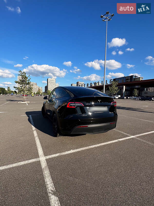 Внедорожник / Кроссовер Tesla Model Y 2021 в Киеве