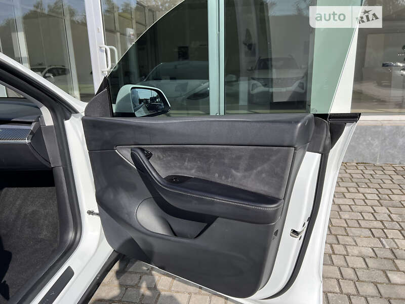 Позашляховик / Кросовер Tesla Model Y 2020 в Тернополі фото 23 Позашляховик / Кросовер Tesla Model Y 2020 в Тернополі