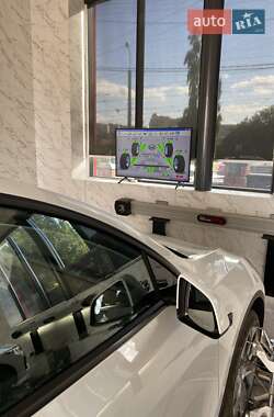 Позашляховик / Кросовер Tesla Model Y 2021 в 