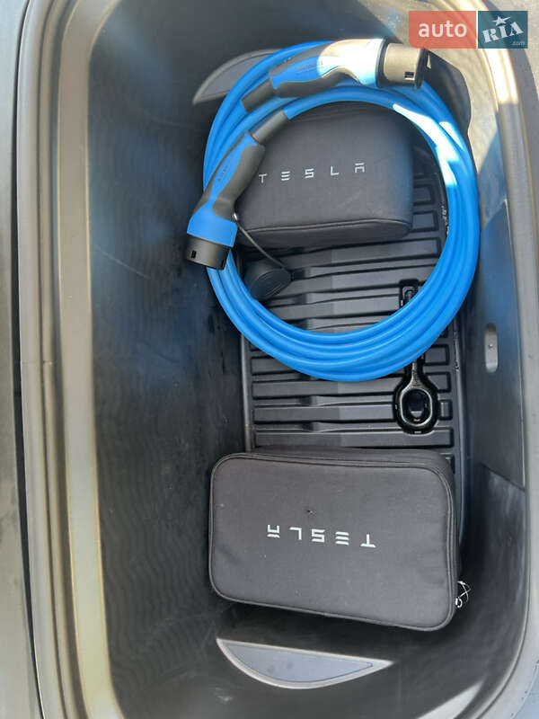 Внедорожник / Кроссовер Tesla Model Y 2022 в Киеве