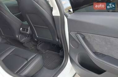 Внедорожник / Кроссовер Tesla Model Y 2021 в 