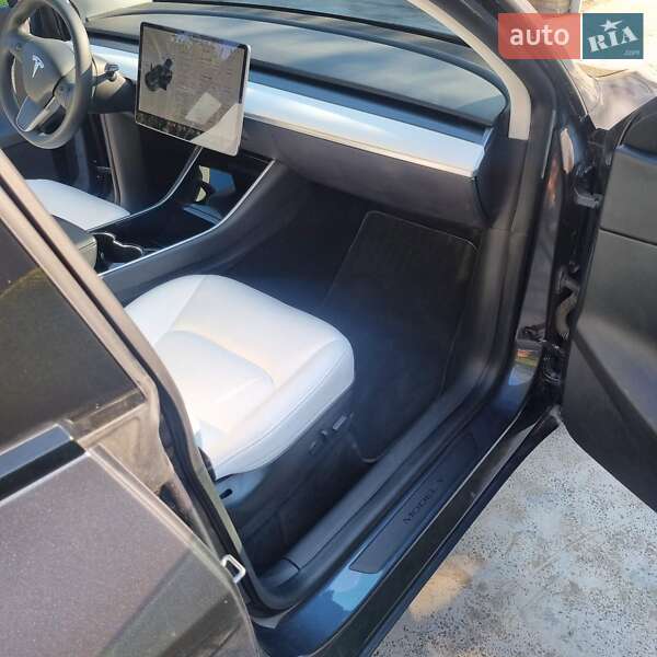 Внедорожник / Кроссовер Tesla Model Y 2020 в Тернополе