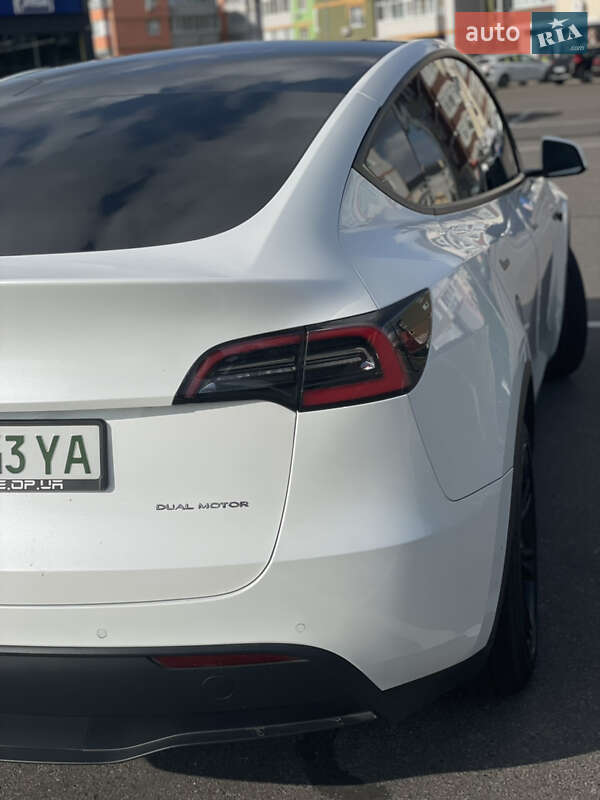 Внедорожник / Кроссовер Tesla Model Y 2021 в Киеве