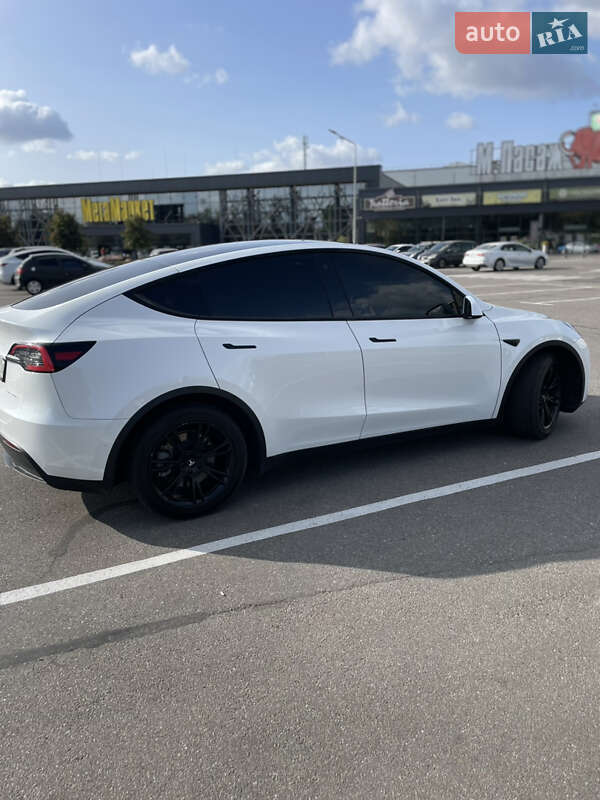 Внедорожник / Кроссовер Tesla Model Y 2021 в Киеве
