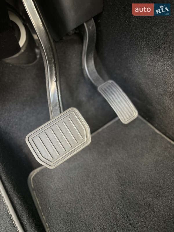 Внедорожник / Кроссовер Tesla Model Y 2021 в Киеве