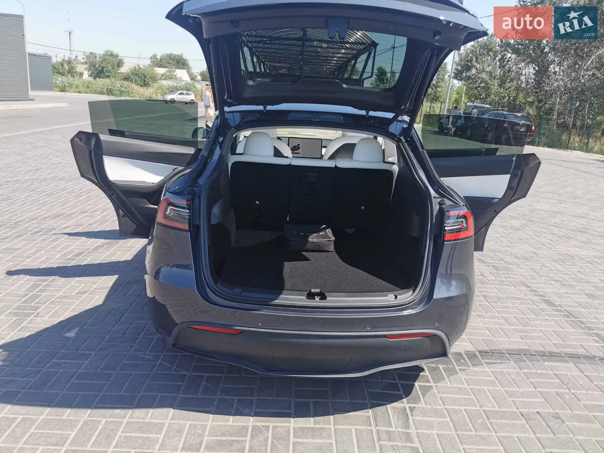 2022 Tesla Model Y - мініатюра 6