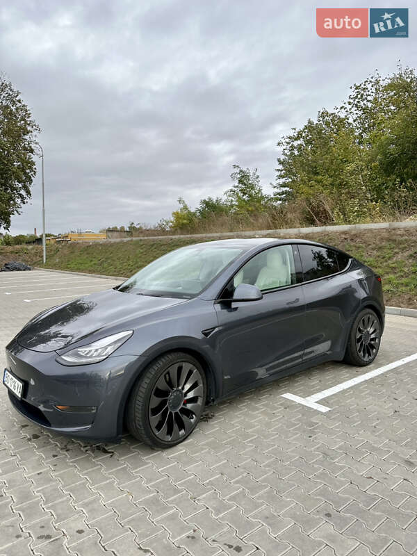 Позашляховик / Кросовер Tesla Model Y 2020 в Тернополі