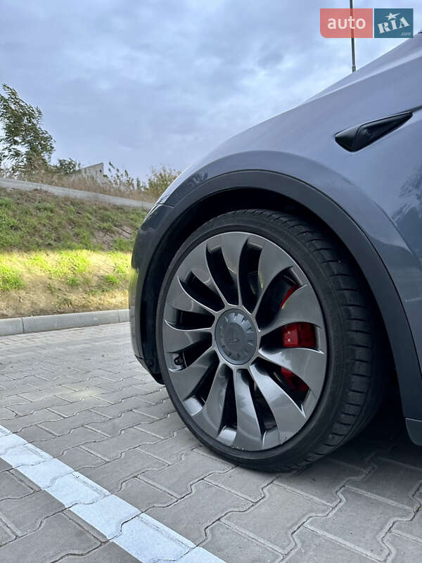 Позашляховик / Кросовер Tesla Model Y 2020 в Тернополі