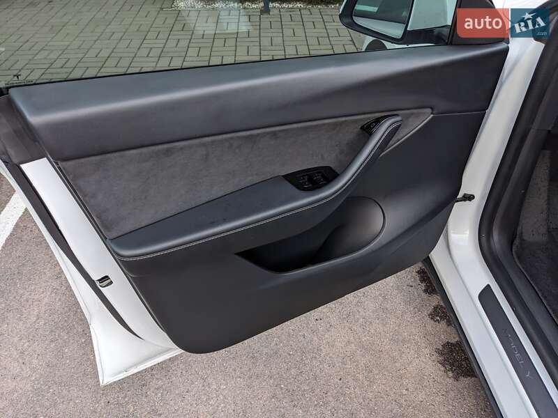Позашляховик / Кросовер Tesla Model Y 2021 в Черкасах
