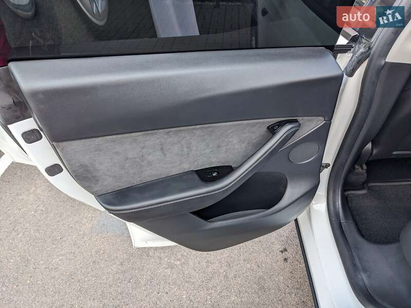 Позашляховик / Кросовер Tesla Model Y 2021 в Черкасах