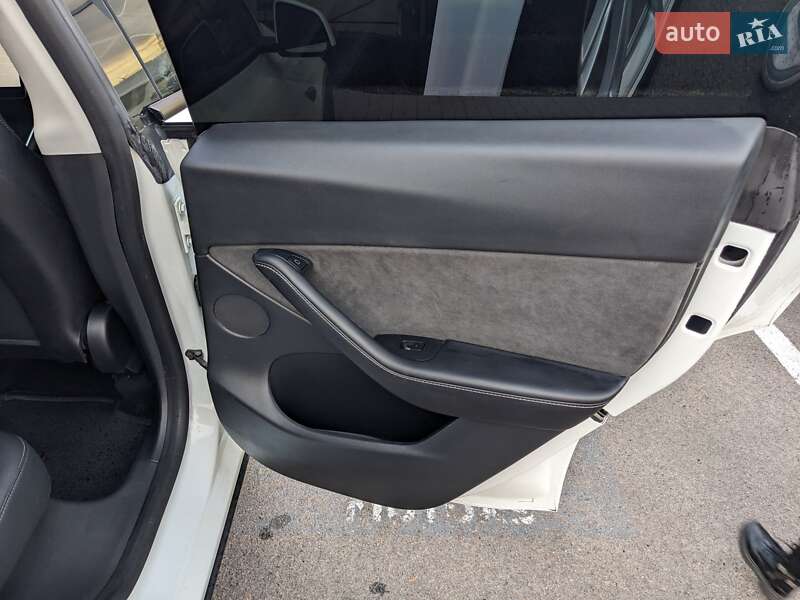 Позашляховик / Кросовер Tesla Model Y 2021 в Черкасах
