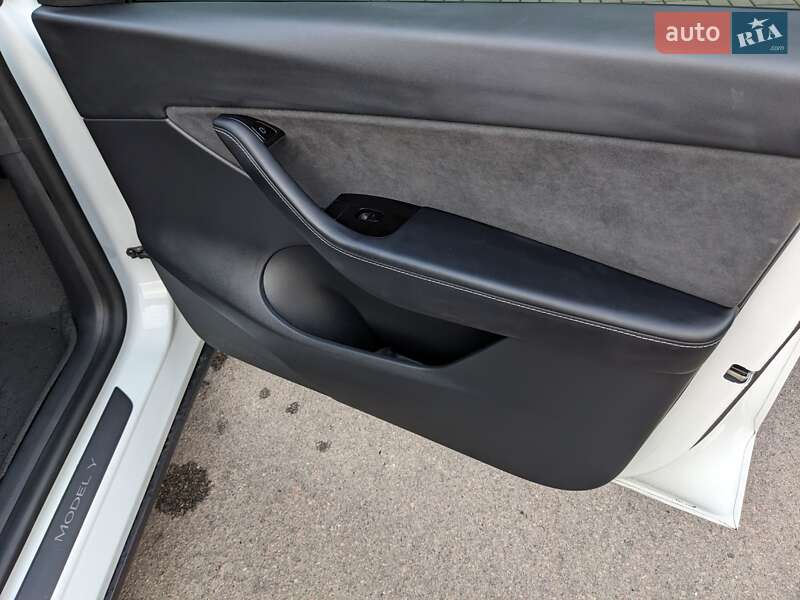 Позашляховик / Кросовер Tesla Model Y 2021 в Черкасах
