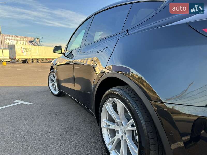 Внедорожник / Кроссовер Tesla Model Y 2020 в Ровно