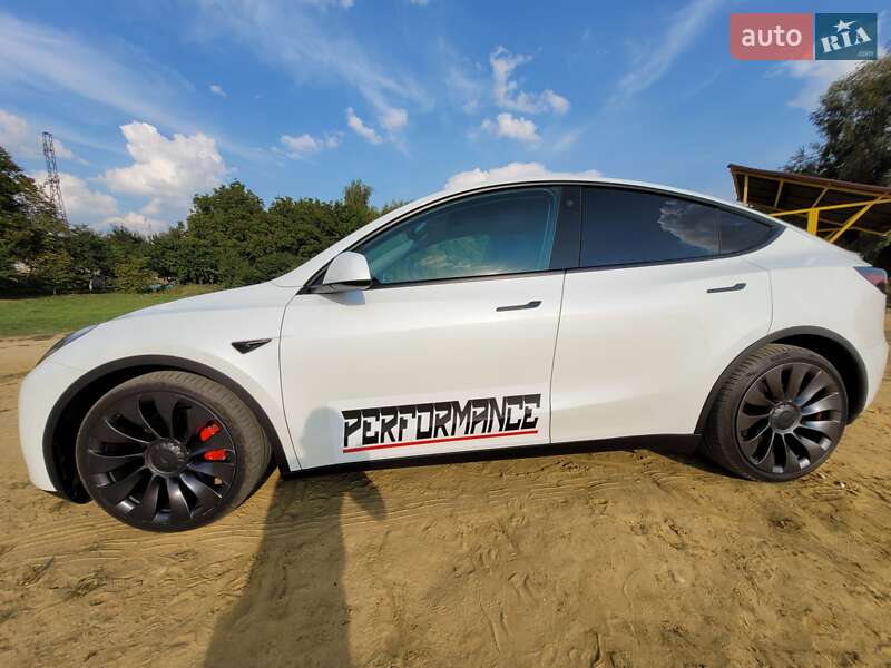 Позашляховик / Кросовер Tesla Model Y 2021 в Рівному