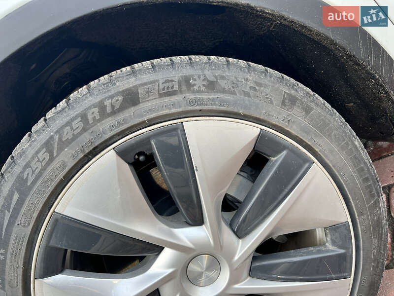 Внедорожник / Кроссовер Tesla Model Y 2022 в Львове