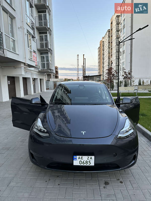 Внедорожник / Кроссовер Tesla Model Y 2021 в Киеве