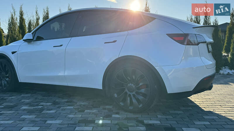Позашляховик / Кросовер Tesla Model Y 2022 в Києві