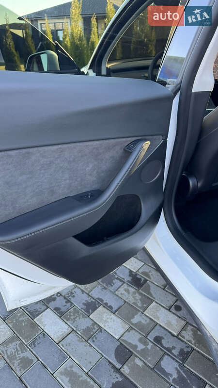 Позашляховик / Кросовер Tesla Model Y 2022 в Києві