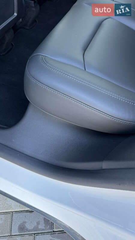 Позашляховик / Кросовер Tesla Model Y 2022 в Києві