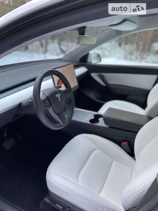 Внедорожник / Кроссовер Tesla Model Y 2021 в Ровно