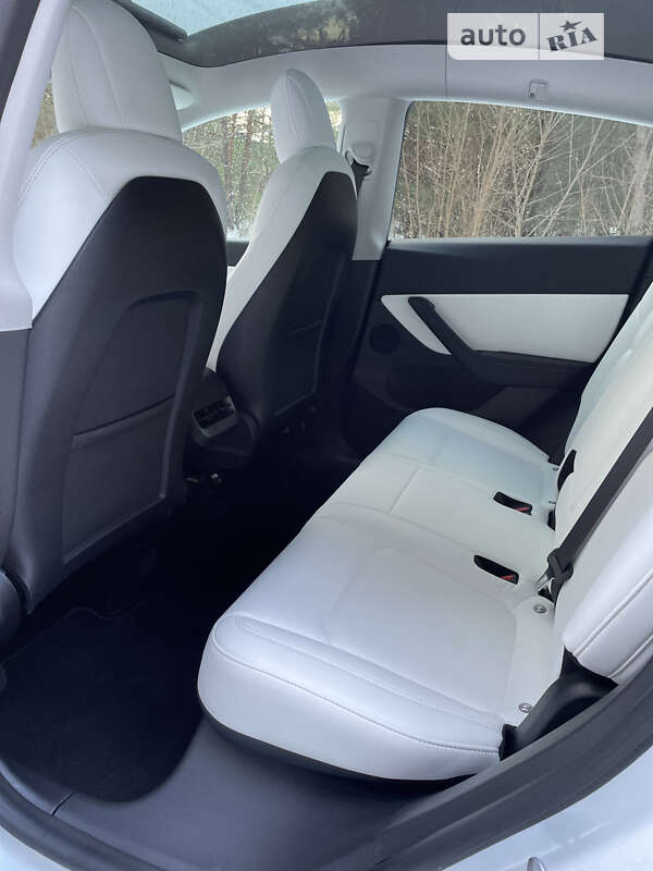 Внедорожник / Кроссовер Tesla Model Y 2021 в Ровно