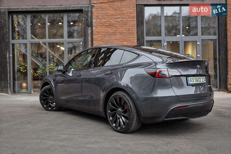 Внедорожник / Кроссовер Tesla Model Y 2023 в Киеве