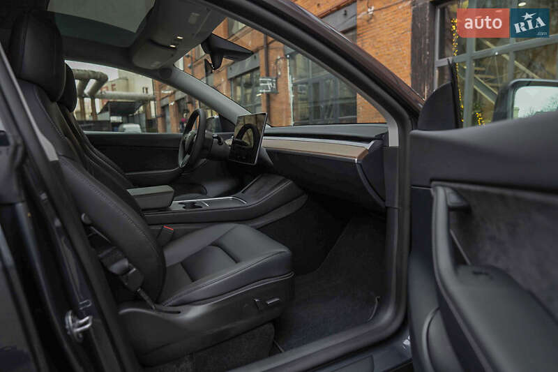 Внедорожник / Кроссовер Tesla Model Y 2023 в Киеве